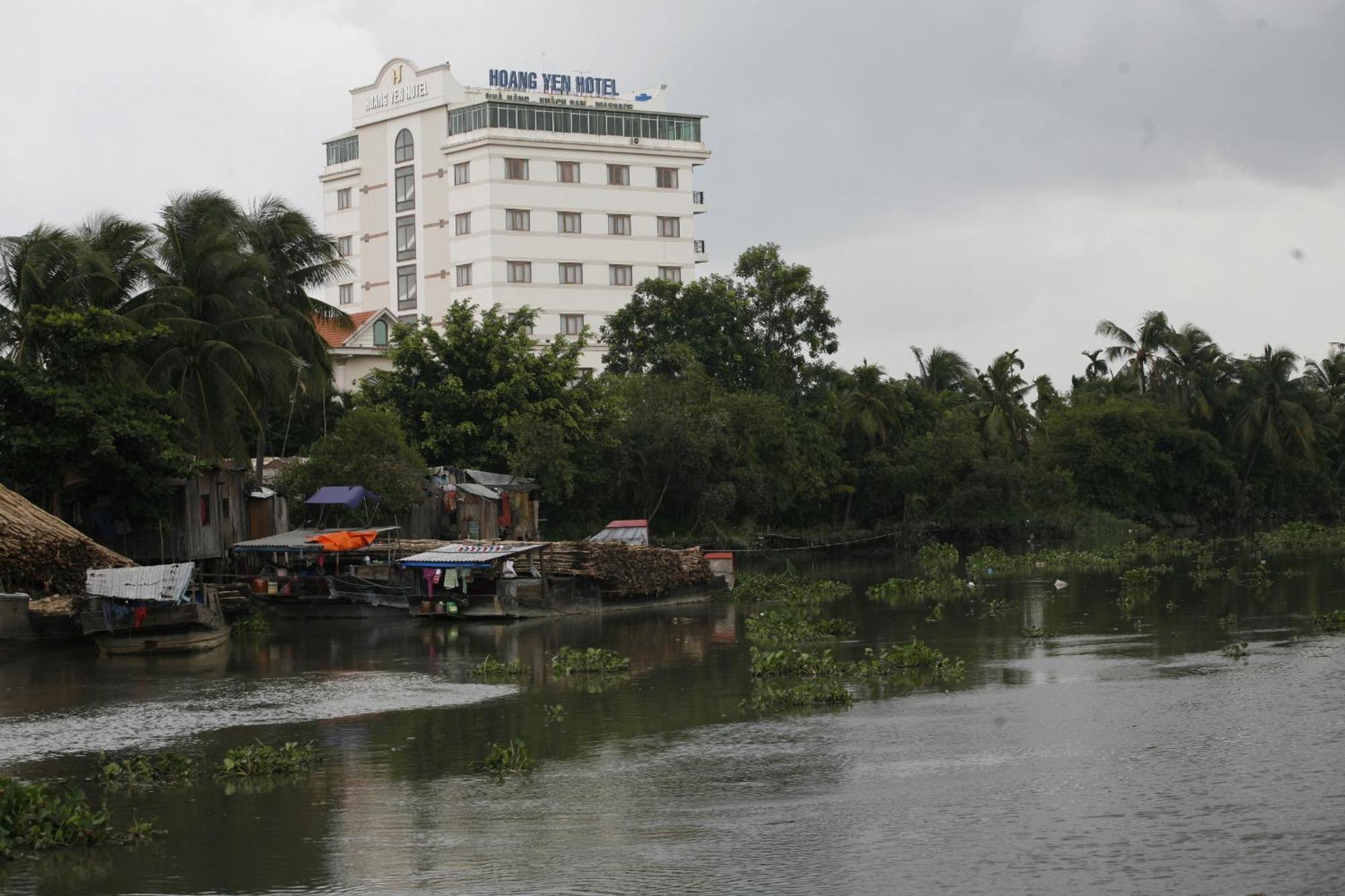 Hoang Yen Hotel Thuan An Exterior photo