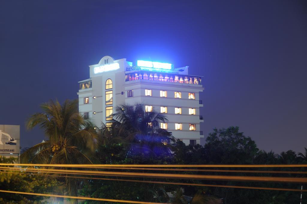 Hoang Yen Hotel Thuan An Exterior photo